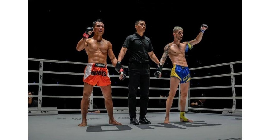 DEBUT Y VICTORIA DE ANTONIO ORDEN EN ONE LUMPINEE